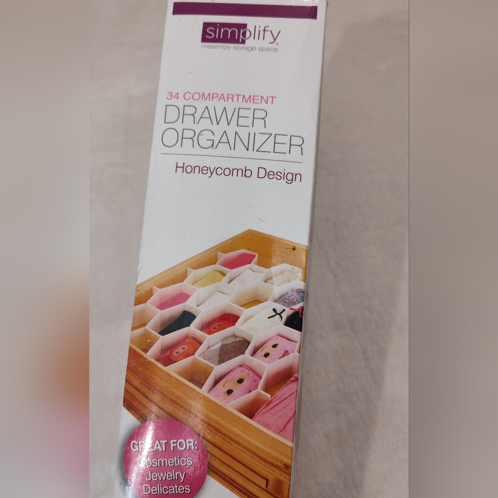 NWT! Simplify 34 Compartment Drawer Organizer